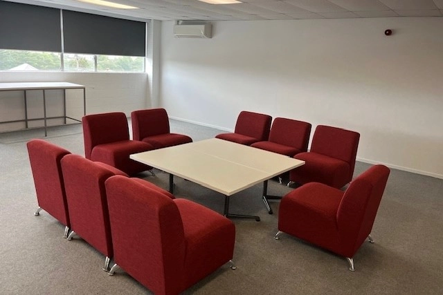 Kauri Focus Group Casual Chairstable